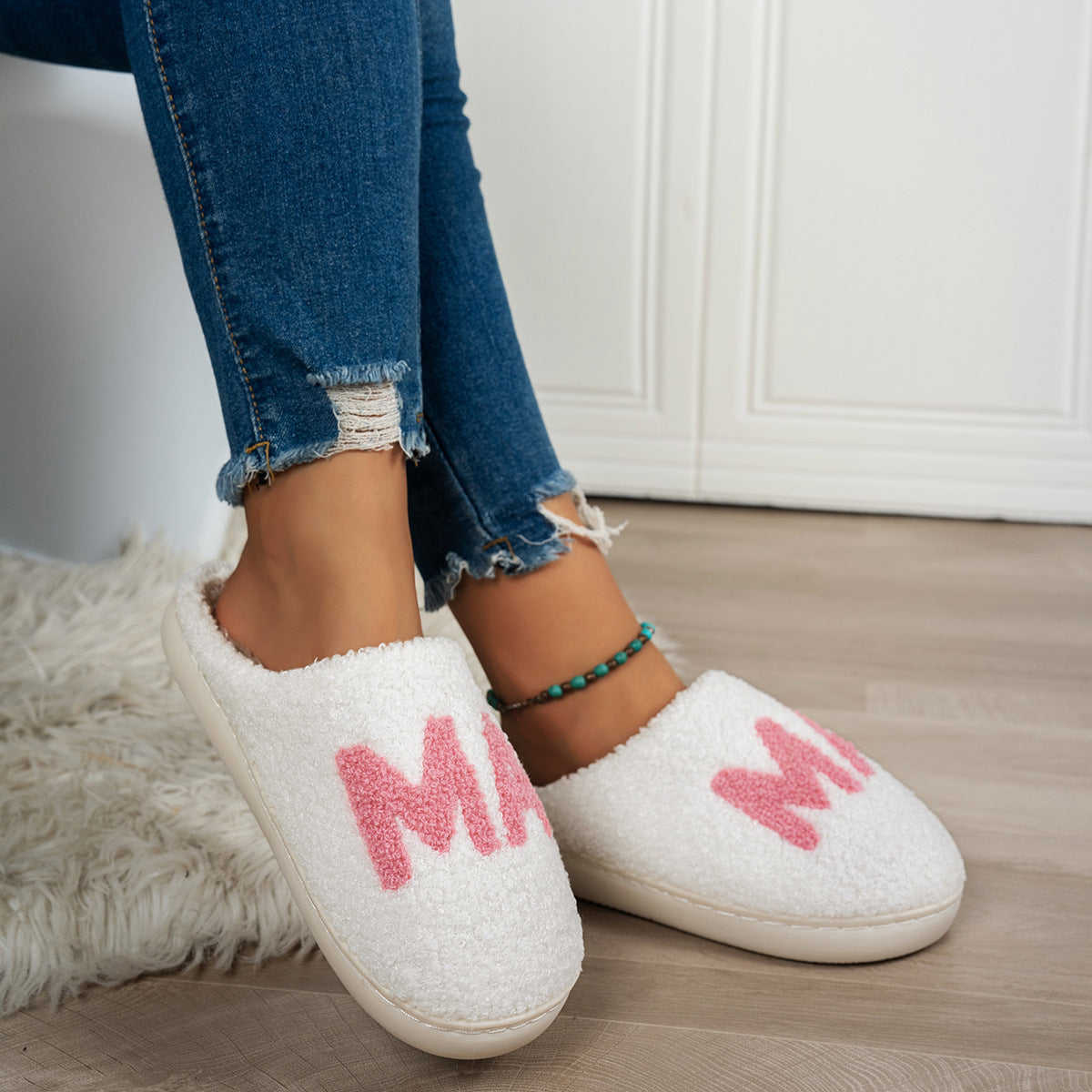 Pantufas de pelúcia MAMA – detalhe 5