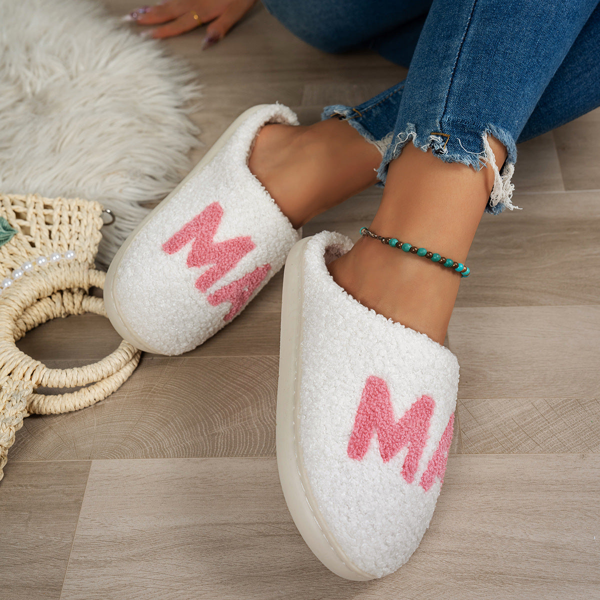 Pantufas de pelúcia MAMA – detalhe 3
